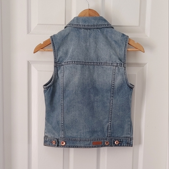 Eighty Two || Denim Vest, Light Wash with Rose Gold Buttons, Size XS - Picture 4 of 5